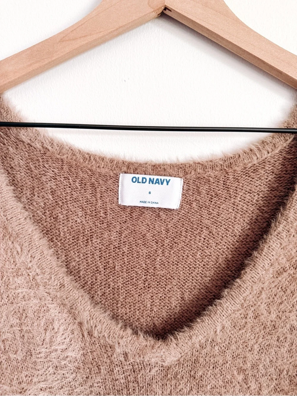 Old Navy Taupe Fuzzy Knit V Neck Sweater Soft Cozy Pullover Size S - Picture 3 of 5